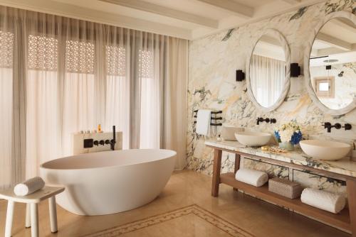 Imagen de la habitación del Hotel Royal Mansour Tamuda Bay. Foto 19