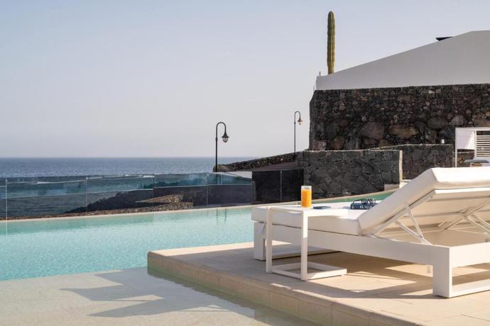 Imagen de la piscina del Hotel Royal Marina Suites Boutique. Foto 17