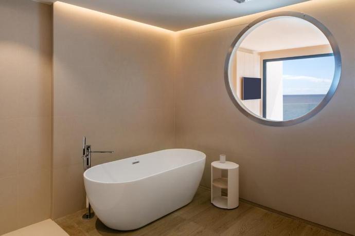 Imagen de la habitación del Hotel Royal Marina Suites Boutique. Foto 3