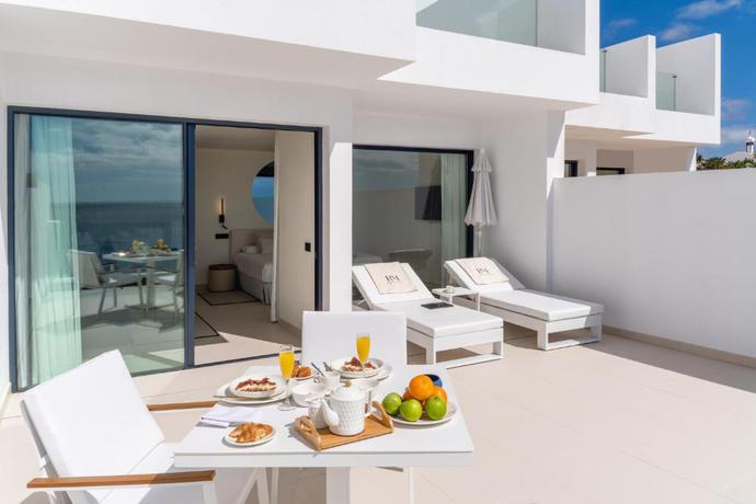 Imagen de la habitación del Hotel Royal Marina Suites Boutique. Foto 7