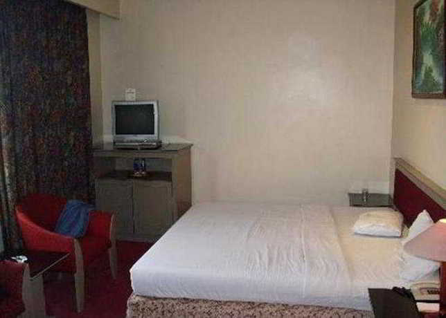 Imagen de la habitación del Hotel Royal Merdeka. Foto 2