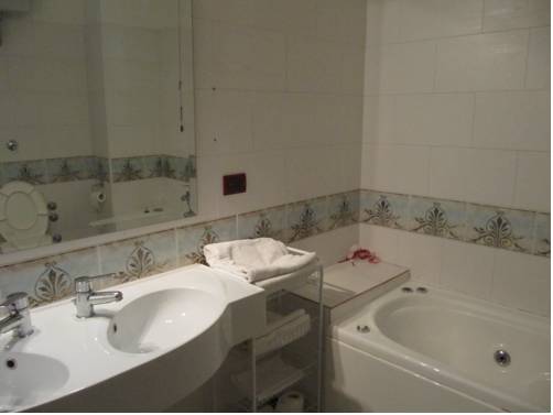 Imagen de la habitación del Hotel Royal Montevergine. Foto 4