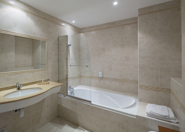 Imagen de la habitación del Hotel Royal, Montpellier. Foto 7