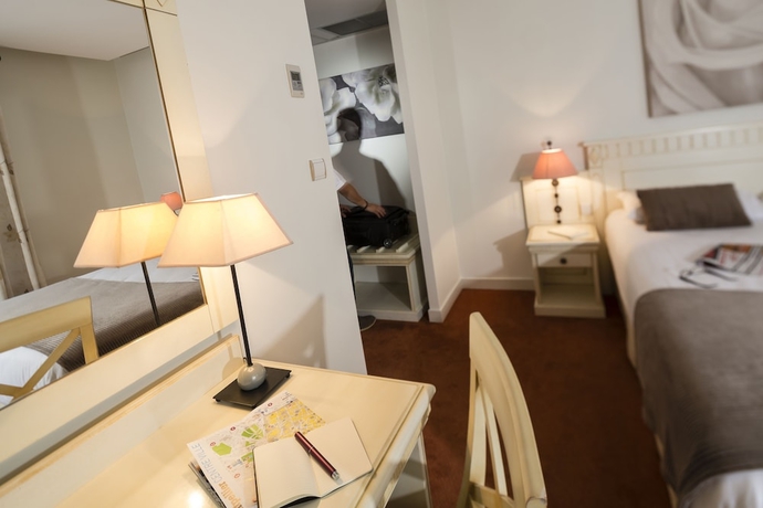 Imagen de la habitación del Hotel Royal, Montpellier. Foto 9