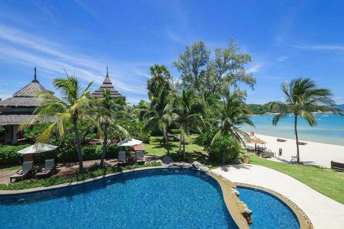 Imagen de los exteriores del Hotel Royal Muang Samui Villas. Foto 15