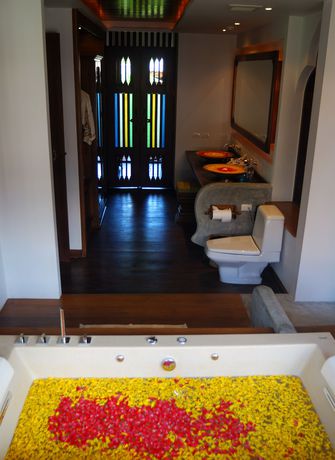 Imagen de la habitación del Hotel Royal Muang Samui Villas. Foto 8