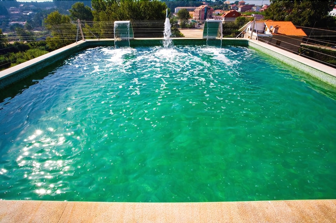 Imagen de la piscina del Hotel Royal Nayef. Foto 19