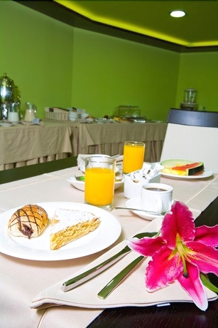 Imagen del bar/restaurante del Hotel Royal Nayef. Foto 4