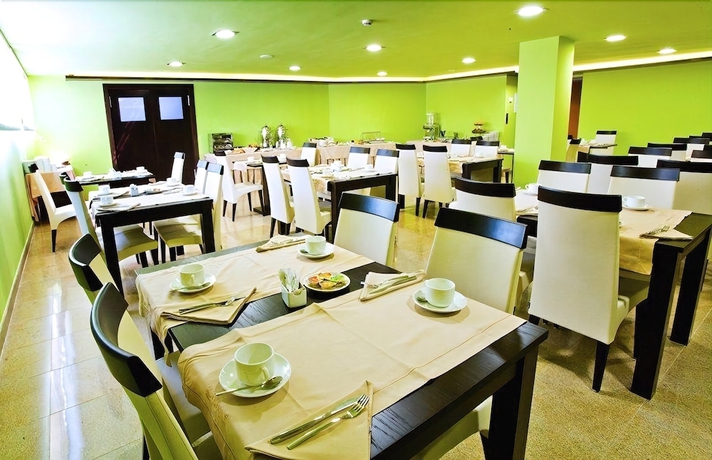 Imagen del bar/restaurante del Hotel Royal Nayef. Foto 5