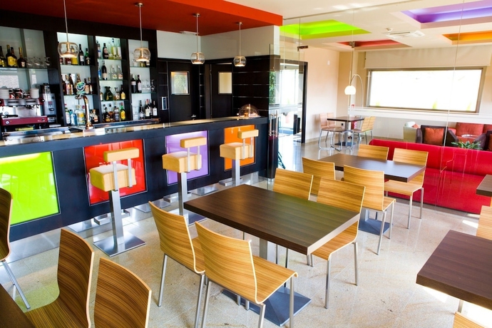 Imagen del bar/restaurante del Hotel Royal Nayef. Foto 6