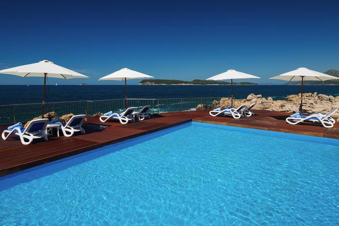 Imagen de la piscina del Hotel Royal Neptun. Foto 8