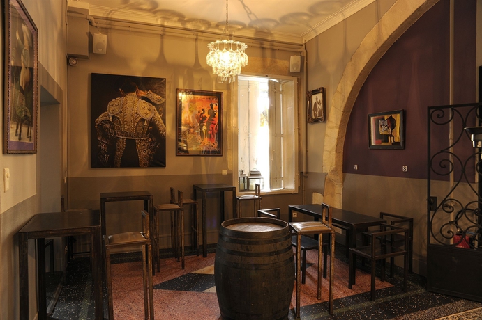 Imagen de los interiores del Hotel Royal, Nimes. Foto 9