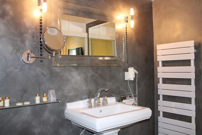 Imagen de la habitación del Hotel Royal, Nimes. Foto 5