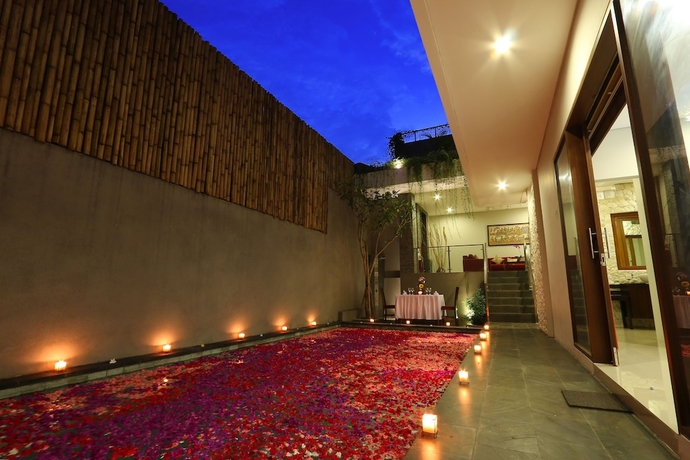 Imagen de la piscina del Hotel Royal Nyanyi Villa. Foto 19