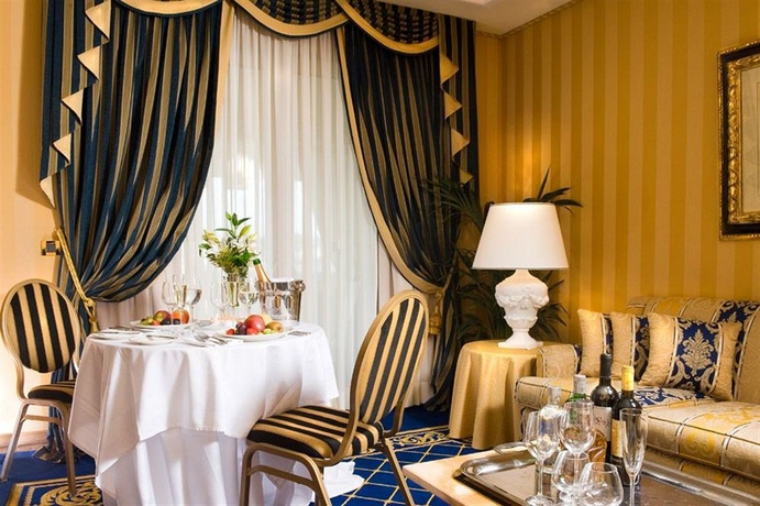 Imagen de la habitación del Hotel Royal Olympic, Atenas. Foto 7