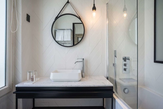 Imagen de la habitación del Hotel Royal Opera. Foto 9