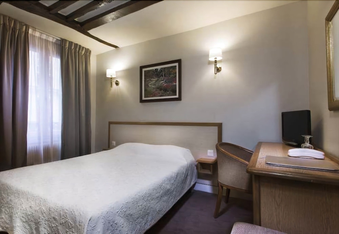 Imagen de la habitación del Hotel Royal Opera. Foto 16