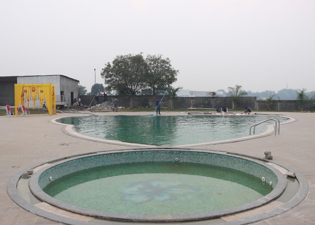 Imagen de la piscina del Hotel Royal Orbit, Jabalpur. Foto 19