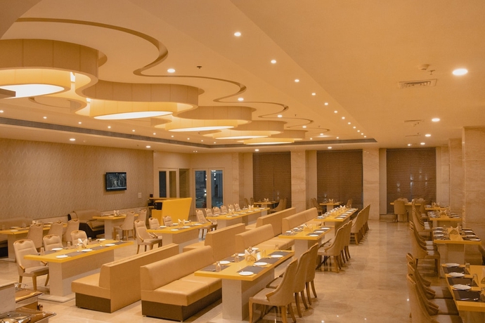 Imagen del bar/restaurante del Hotel Royal Orbit, Jabalpur. Foto 2