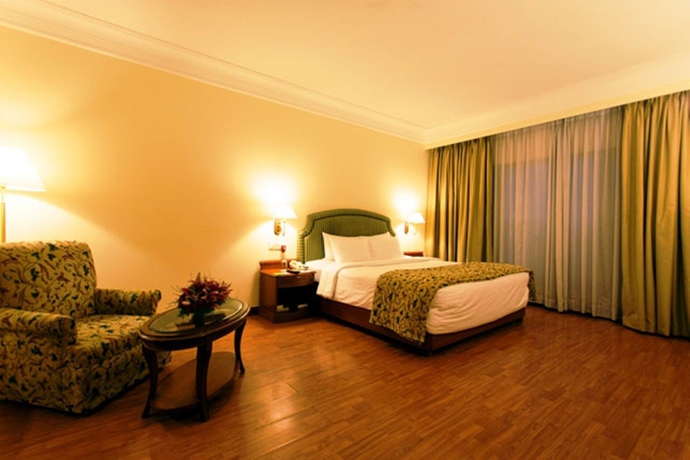 Imagen de la habitación del Hotel Royal Orchid Bangalore. Foto 5