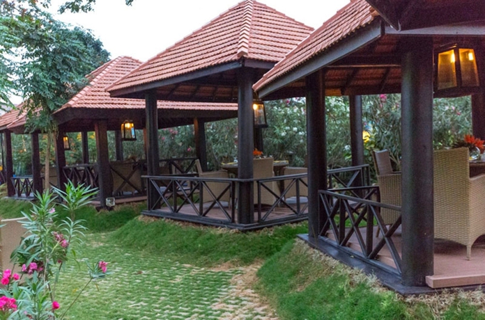 Imagen del bar/restaurante del Hotel Royal Orchid Bangalore. Foto 2