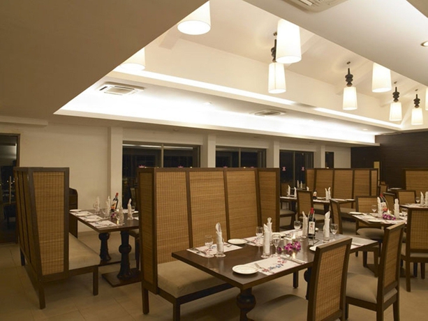 Imagen del bar/restaurante del Hotel Royal Orchid Beach Resort and Spa. Foto 5
