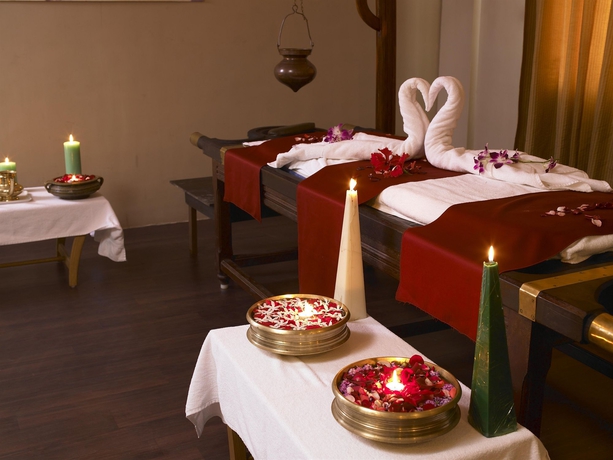 Imagen de los interiores del Hotel Royal Orchid Beach Resort and Spa. Foto 14