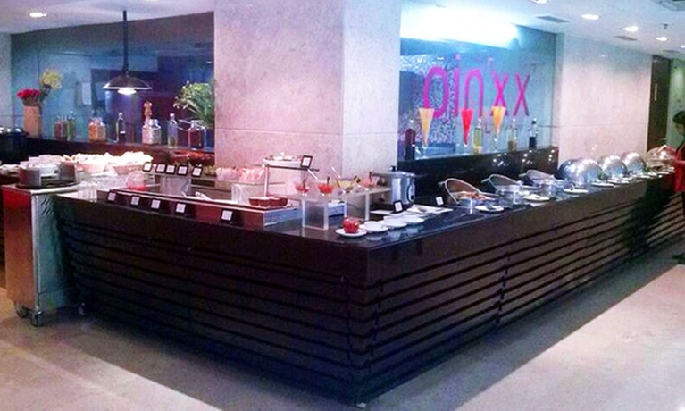 Imagen del bar/restaurante del Hotel Royal Orchid Central Bangalore. Foto 3