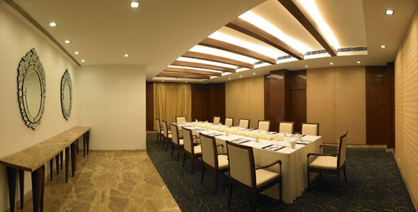 Imagen de los interiores del Hotel Royal Orchid Central Jaipur. Foto 11