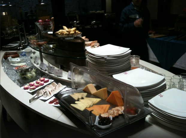 Imagen del bar/restaurante del Hotel Royal Orchid Central Pune. Foto 4