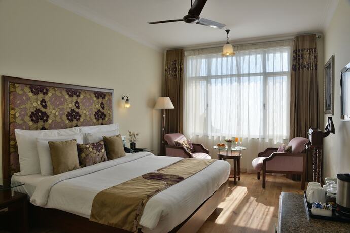 Imagen de la habitación del Hotel Royal Orchid Fort Resort. Foto 17