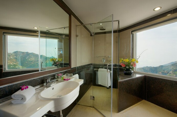 Imagen de la habitación del Hotel Royal Orchid Fort Resort. Foto 22