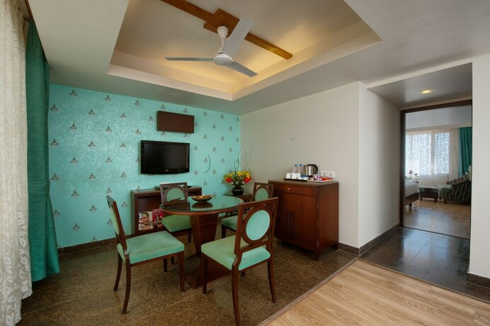 Imagen de la habitación del Hotel Royal Orchid Fort Resort. Foto 23