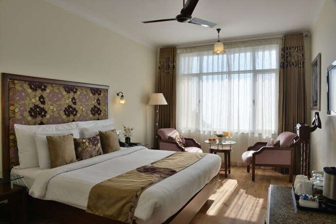 Imagen de la habitación del Hotel Royal Orchid Fort Resort. Foto 27
