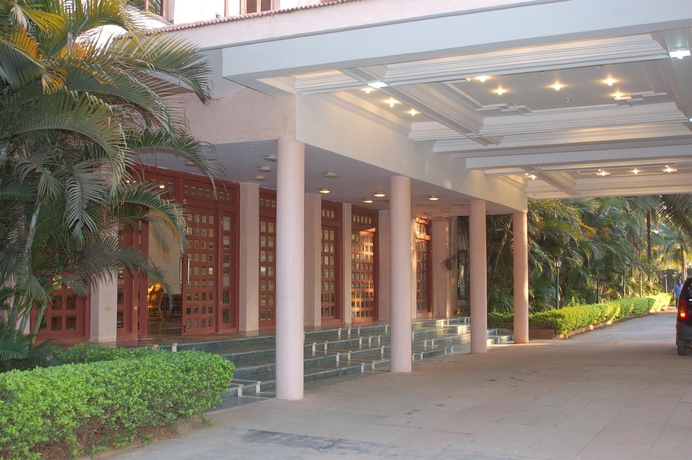Imagen general del Hotel Royal Orchid Resort and Convention Centre. Foto 3
