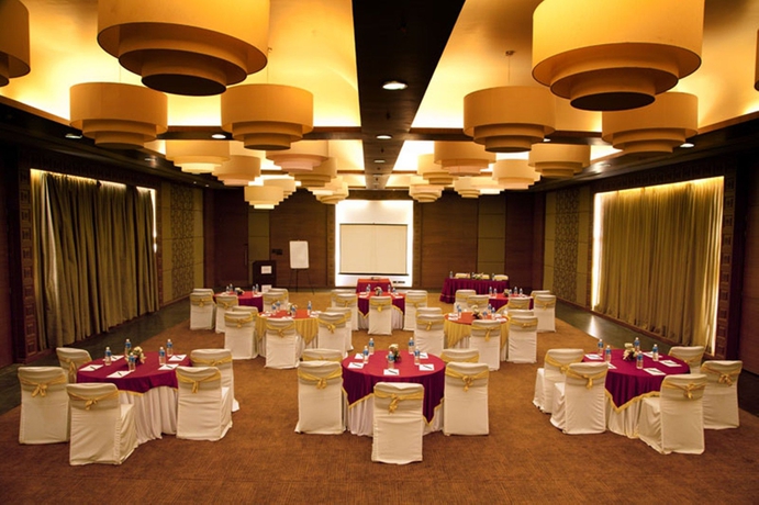 Imagen de los interiores del Hotel Royal Orchid Resort and Convention Centre. Foto 12