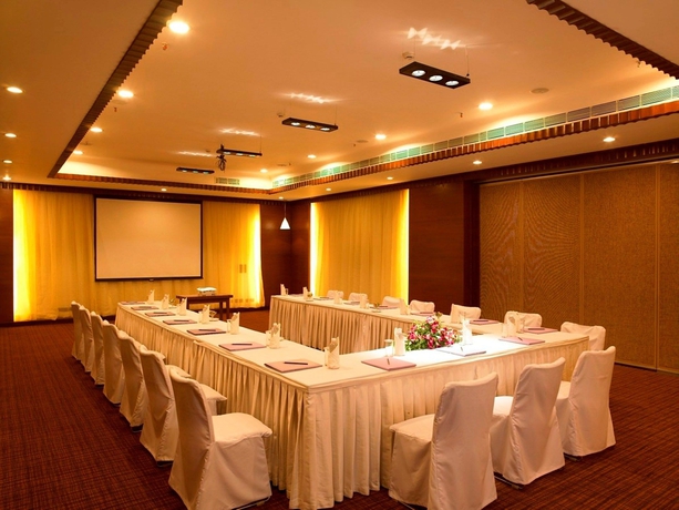 Imagen de los interiores del Hotel Royal Orchid Resort and Convention Centre. Foto 13