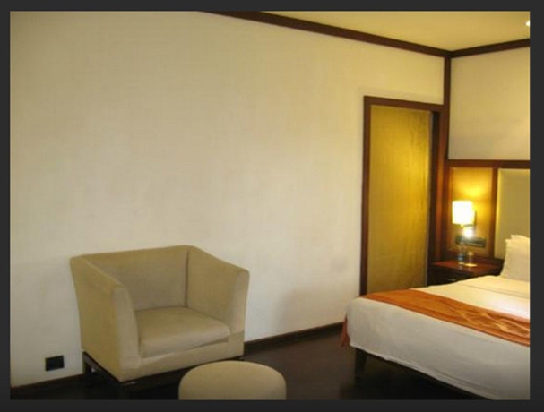 Imagen de la habitación del Hotel Royal Orchid Resort and Convention Centre. Foto 7