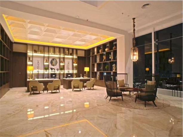 Imagen de los interiores del Hotel Royal Padjajaran Bogor. Foto 7