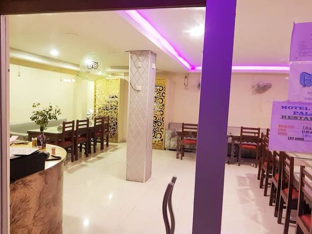 Imagen del bar/restaurante del Hotel Royal Palace, Govind Nagar. Foto 7