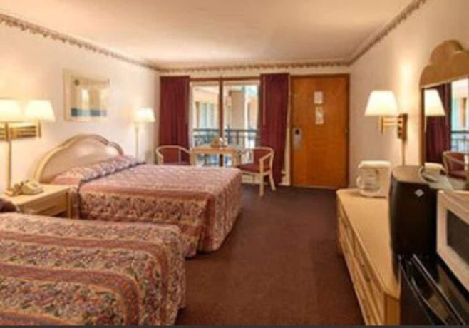 Imagen de la habitación del Hotel Royal Palace Inn and Suites. Foto 4