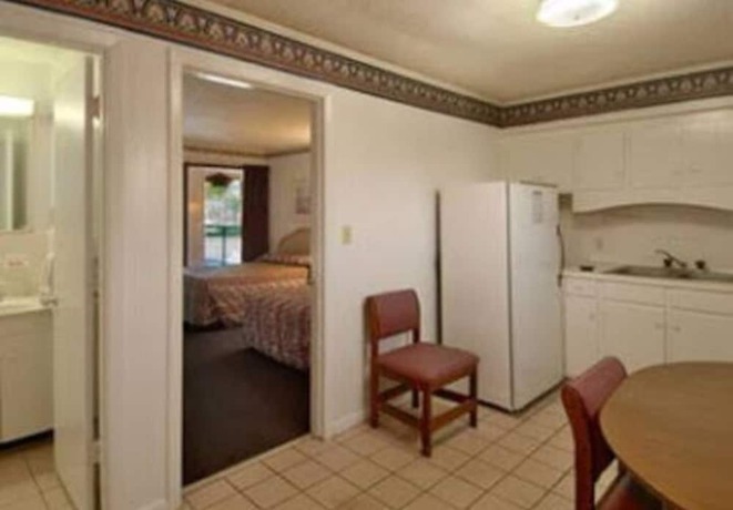 Imagen de la habitación del Hotel Royal Palace Inn and Suites. Foto 11