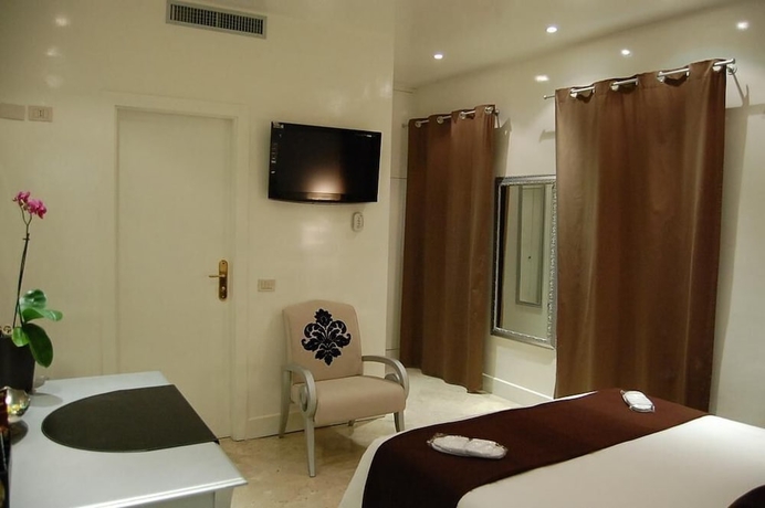 Imagen de la habitación del Hotel Royal Palace Luxury. Foto 10