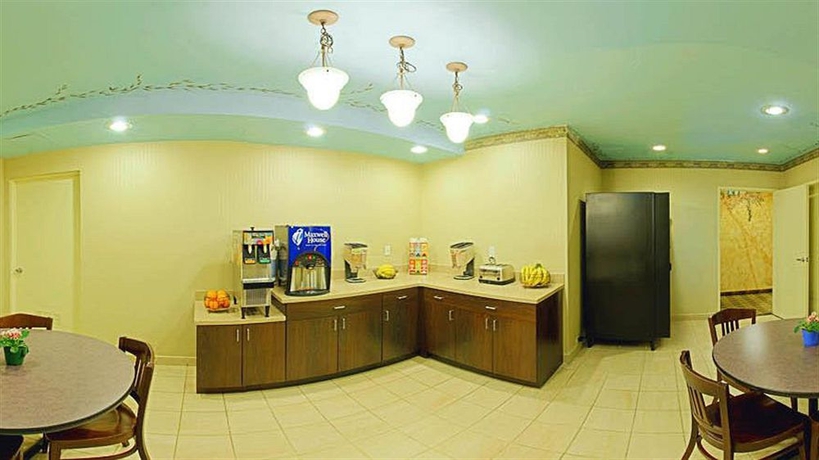 Imagen del bar/restaurante del Hotel Royal Palace Westwood. Foto 2