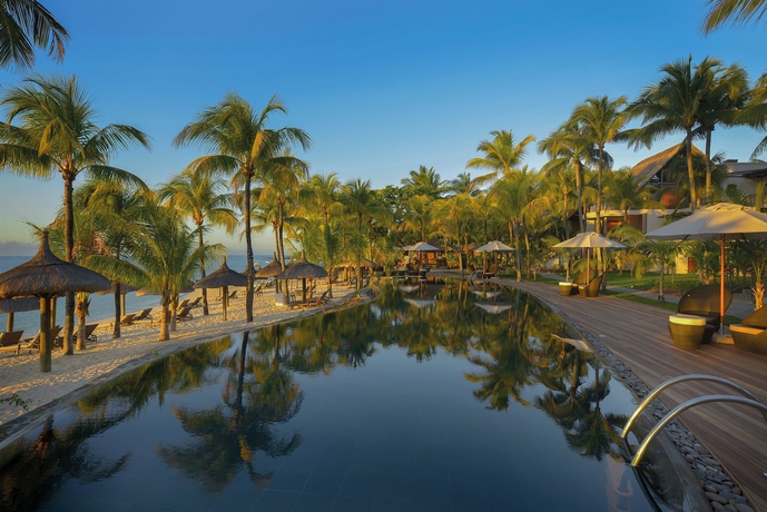 Imagen de la piscina del Hotel Royal Palm Beachcomber Luxury. Foto 15