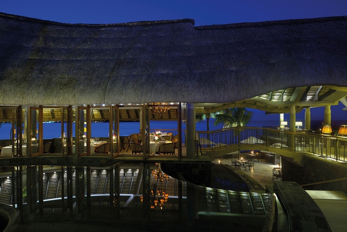 Imagen del bar/restaurante del Hotel Royal Palm Beachcomber Luxury. Foto 8