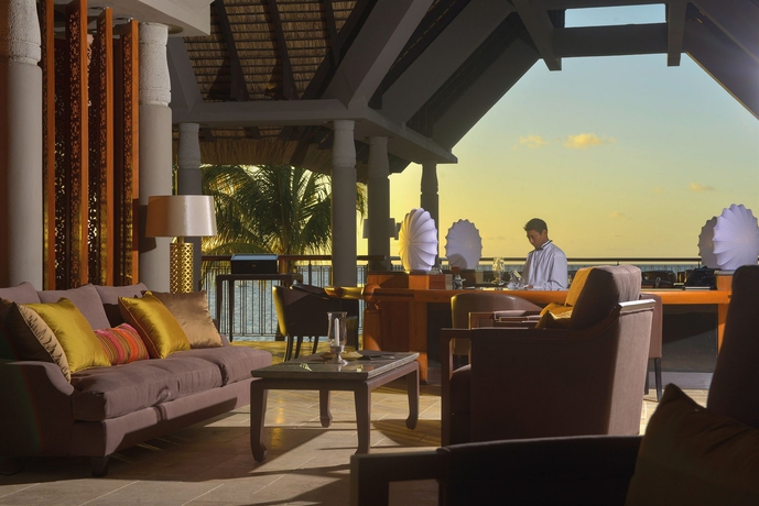 Imagen del bar/restaurante del Hotel Royal Palm Beachcomber Luxury. Foto 9