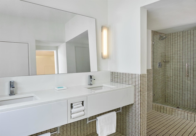 Imagen de la habitación del Hotel Royal Palm South Beach Miami, A Tribute Portfolio Resort. Foto 5