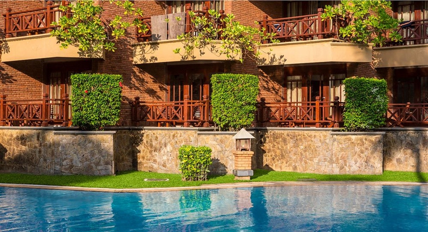 Imagen de la piscina del Hotel Royal Palms Beach. Foto 15