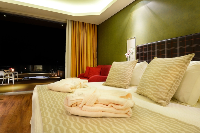 Imagen de la habitación del Hotel Royal Paradise Beach Resort and Spa. Foto 6